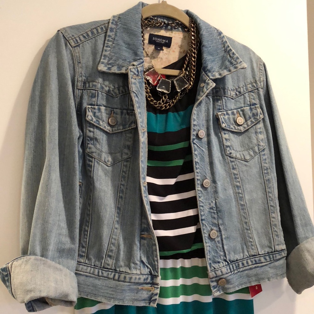 Stylish denim jacket for spring!